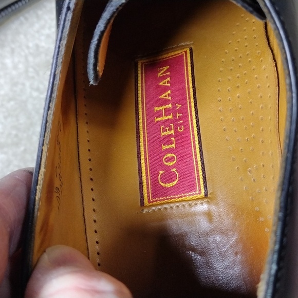 Cole Haan City men\'s black leather cap toe Oxfords. Size 10.5